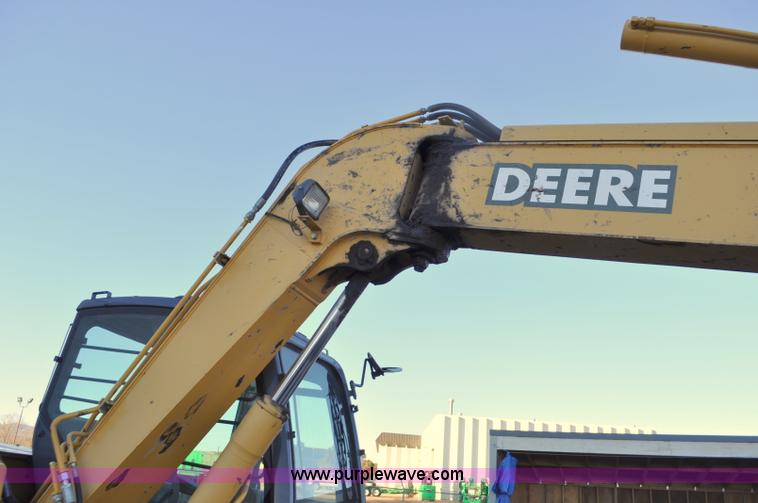 image for item G6204 2004 John Deere 80C excavator