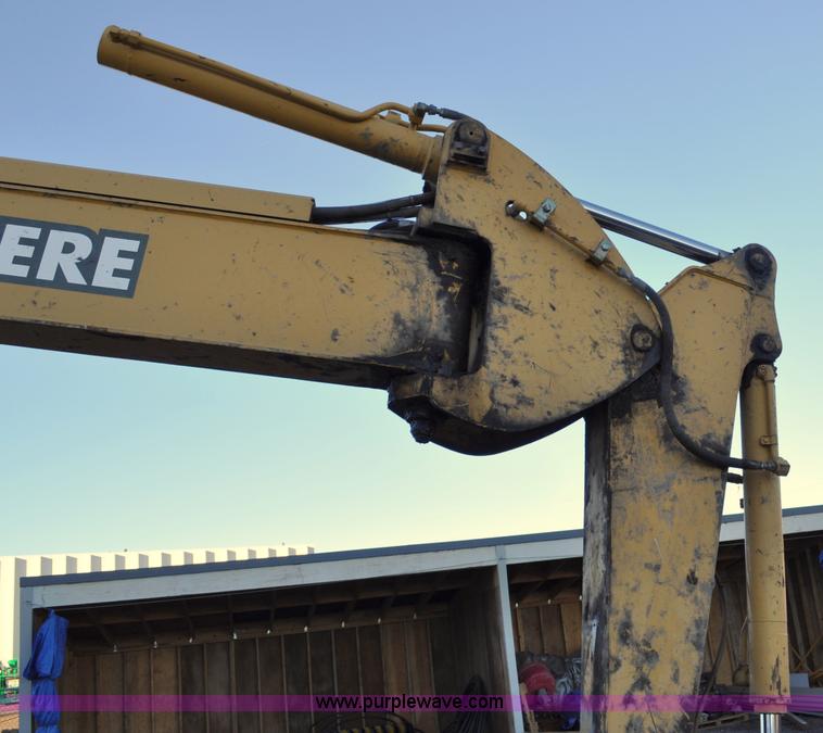 image for item G6204 2004 John Deere 80C excavator