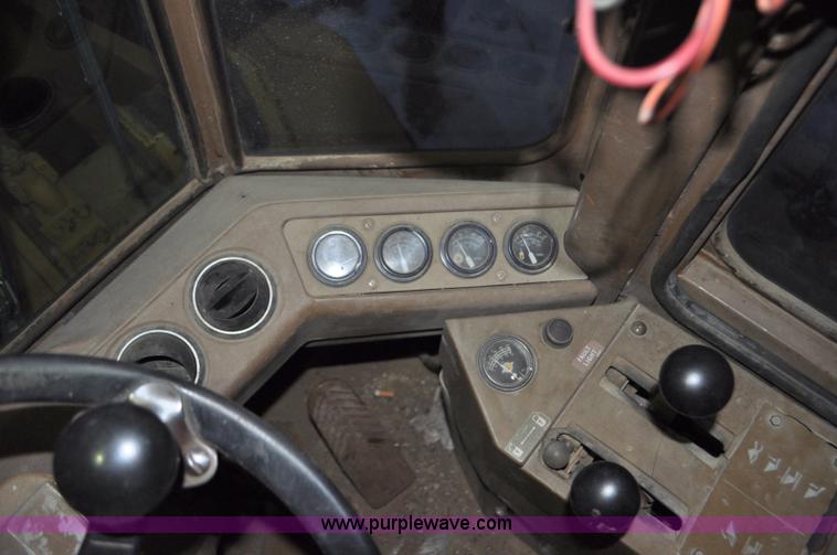 image for item G6209 1987 Caterpillar 926 wheel loader