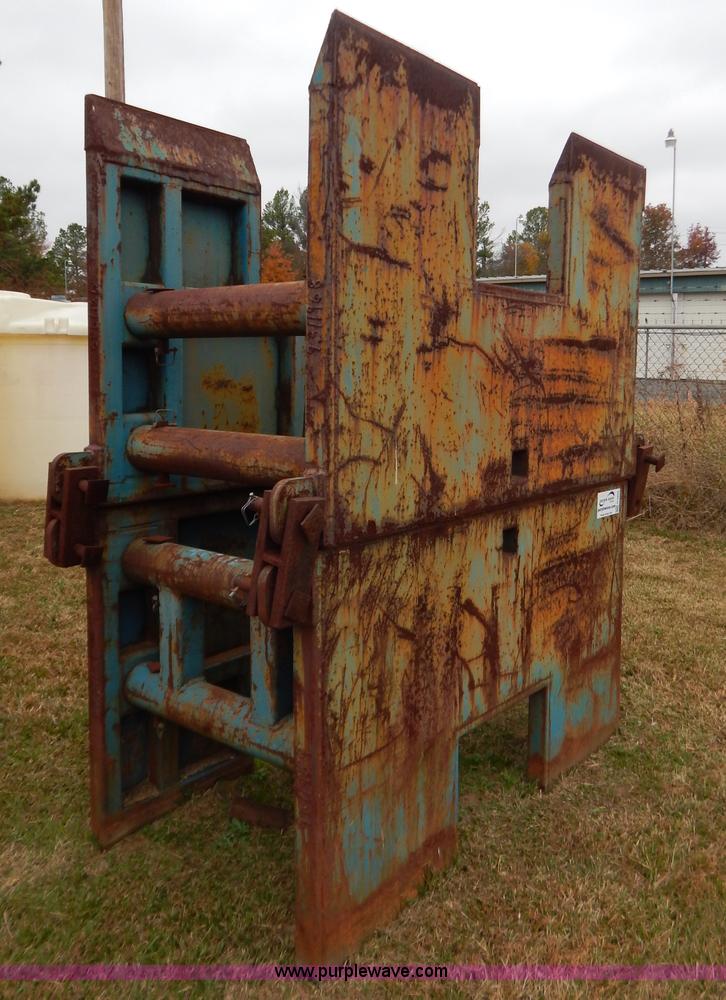 image for item H3944 (2) steel trench boxes