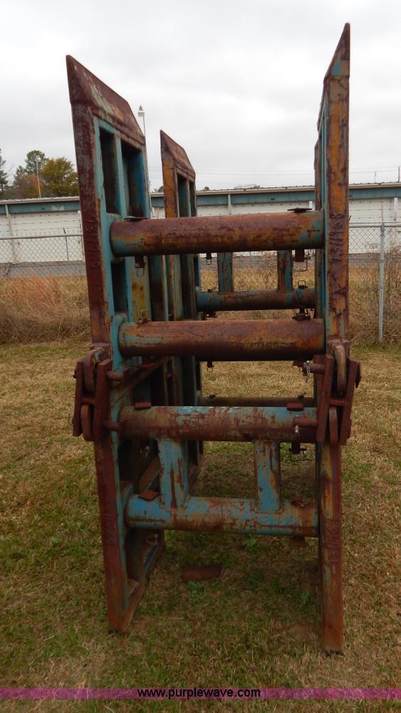 image for item H3944 (2) steel trench boxes