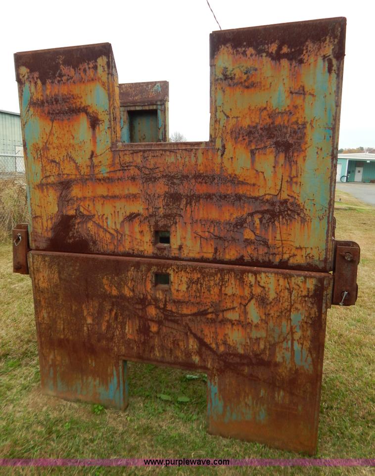 image for item H3944 (2) steel trench boxes