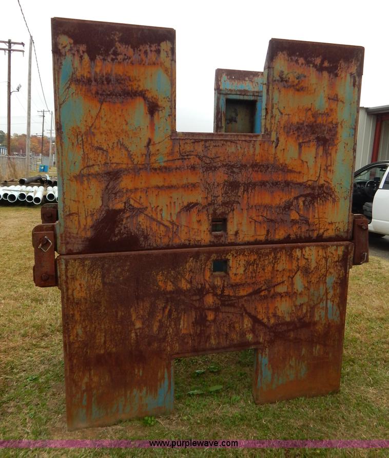 image for item H3944 (2) steel trench boxes