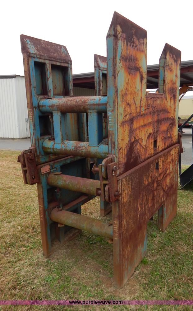 image for item H3944 (2) steel trench boxes