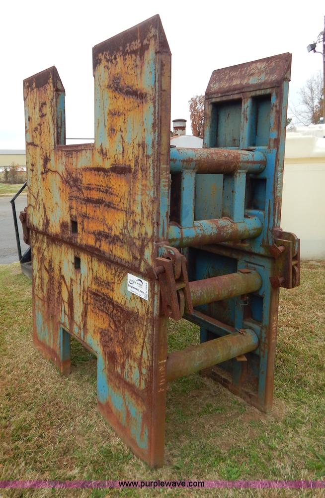 image for item H3944 (2) steel trench boxes