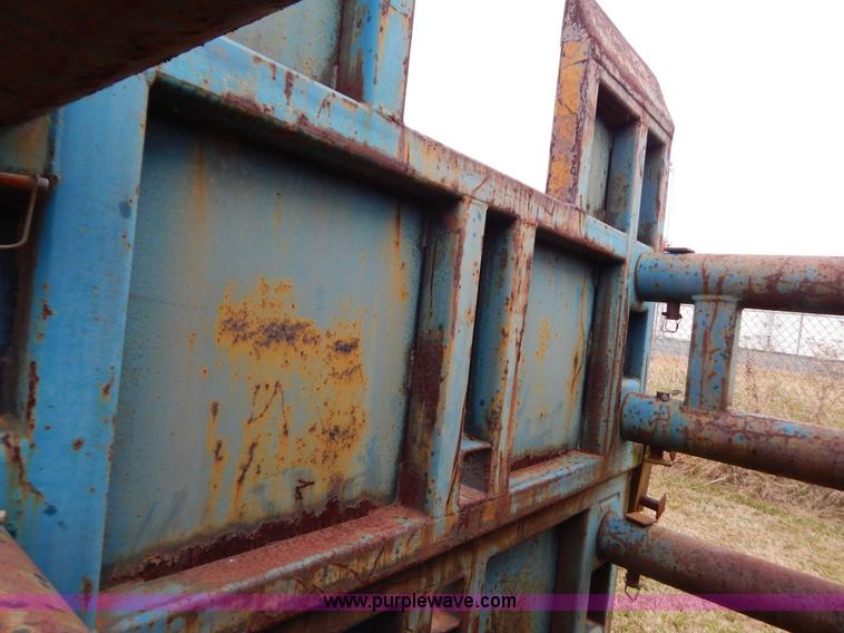 image for item H3944 (2) steel trench boxes