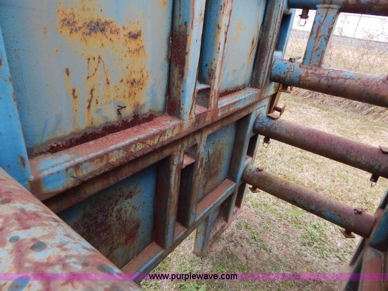 image for item H3944 (2) steel trench boxes