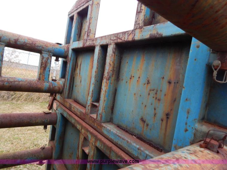 image for item H3944 (2) steel trench boxes