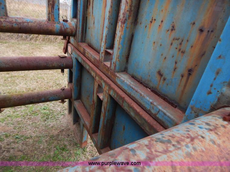 image for item H3944 (2) steel trench boxes