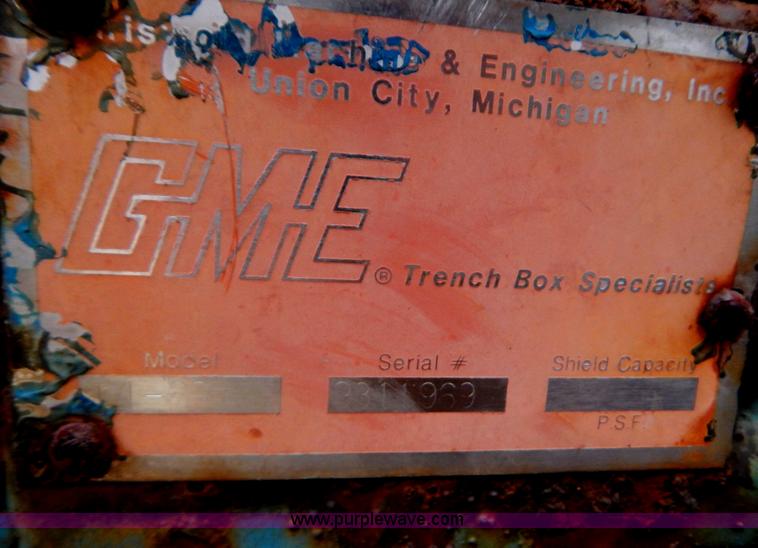 image for item H3944 (2) steel trench boxes