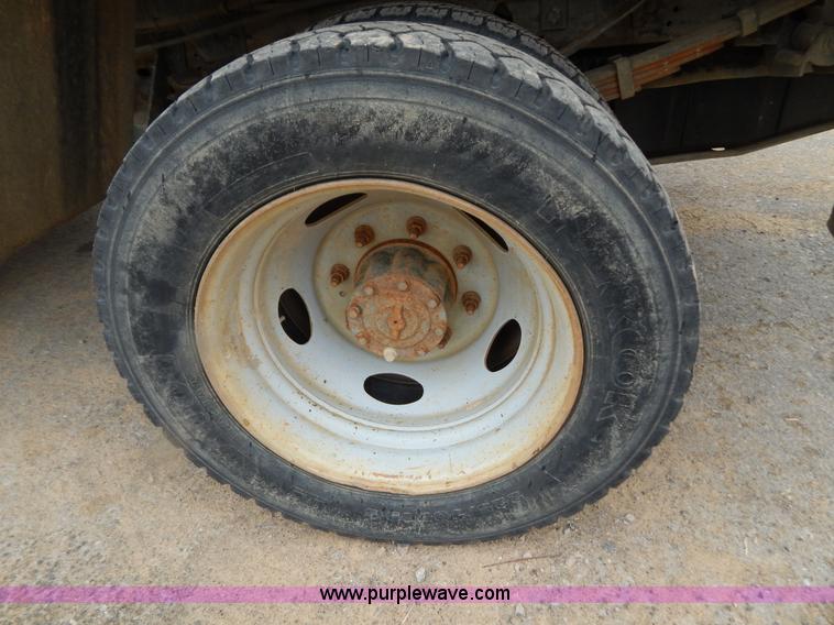 image for item H3945 2003 Ford F450 dump bed truck