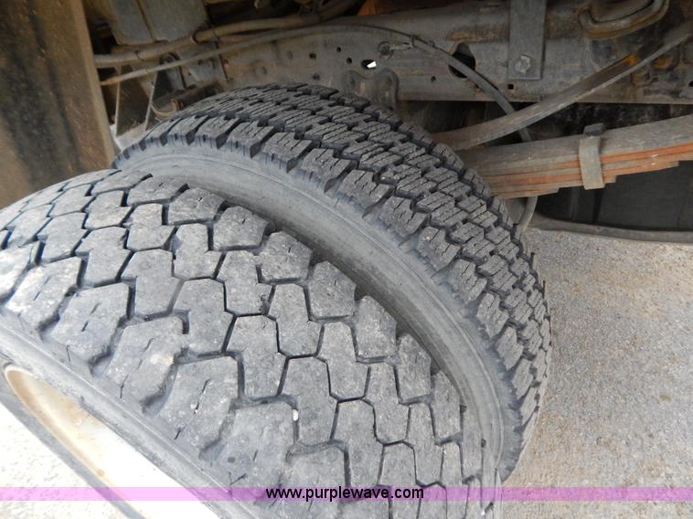 image for item H3945 2003 Ford F450 dump bed truck