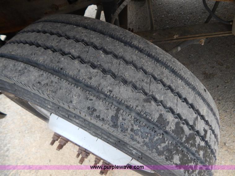 image for item H3945 2003 Ford F450 dump bed truck