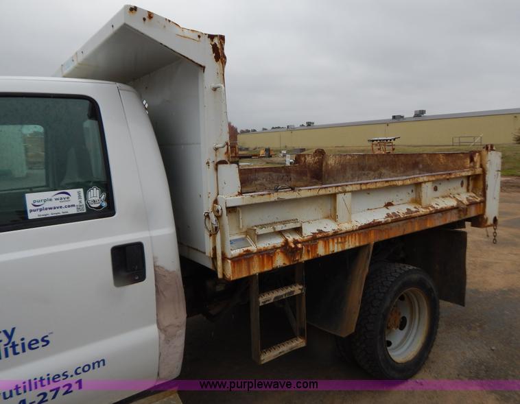 image for item H3945 2003 Ford F450 dump bed truck