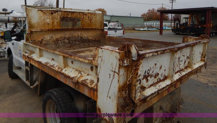 image for item H3945 2003 Ford F450 dump bed truck