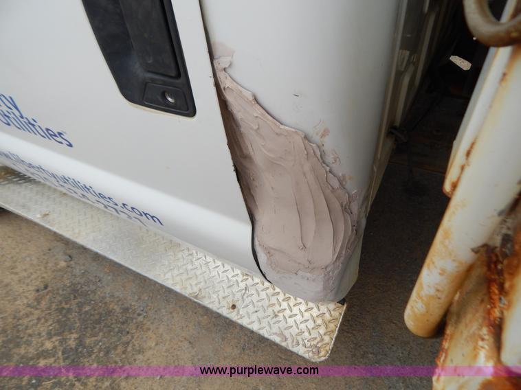 image for item H3945 2003 Ford F450 dump bed truck