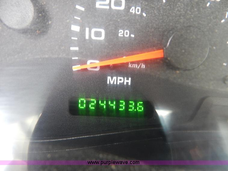 image for item H3945 2003 Ford F450 dump bed truck