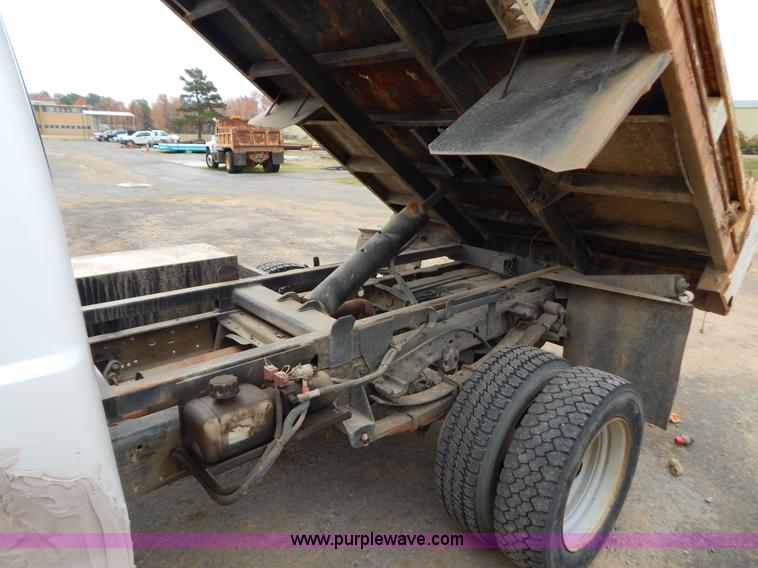 image for item H3945 2003 Ford F450 dump bed truck