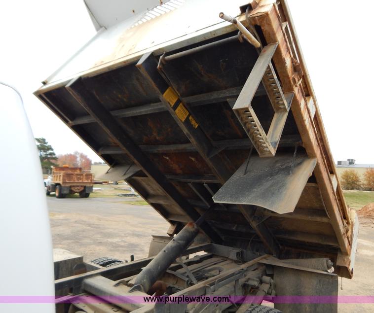 image for item H3945 2003 Ford F450 dump bed truck