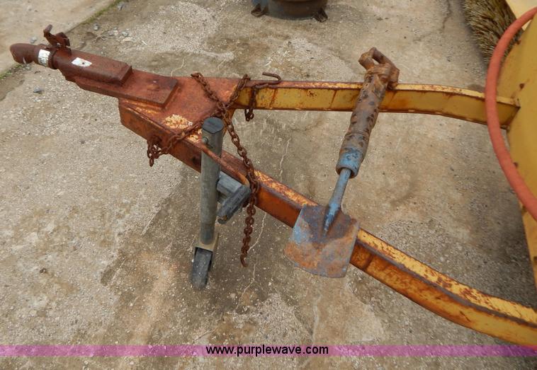 image for item H3953 1990 Leroi Dresser 185 air compressor