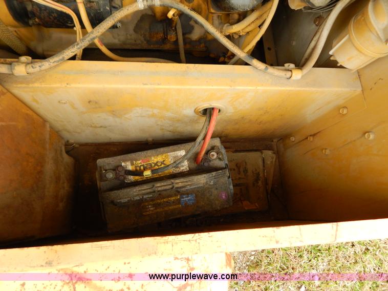 image for item H3953 1990 Leroi Dresser 185 air compressor