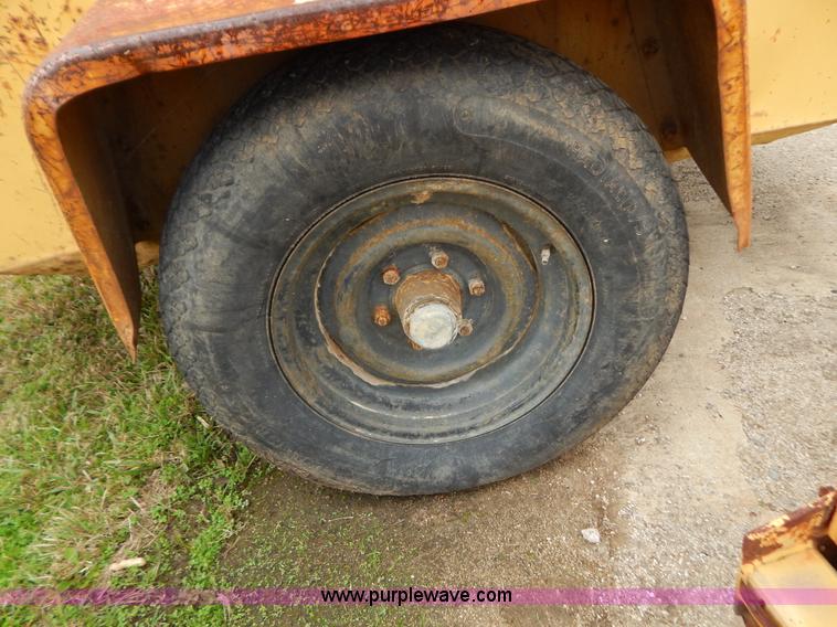 image for item H3953 1990 Leroi Dresser 185 air compressor