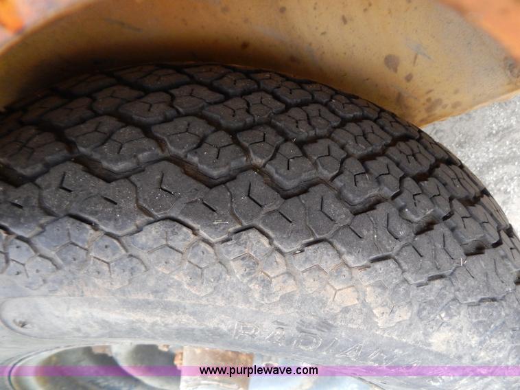 image for item H3953 1990 Leroi Dresser 185 air compressor