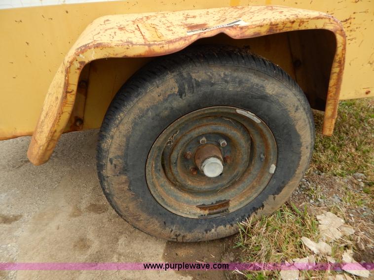 image for item H3953 1990 Leroi Dresser 185 air compressor