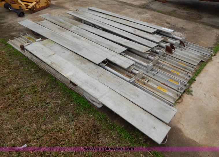 image for item H3957 Allied Tren-shore 2236 trench shield box