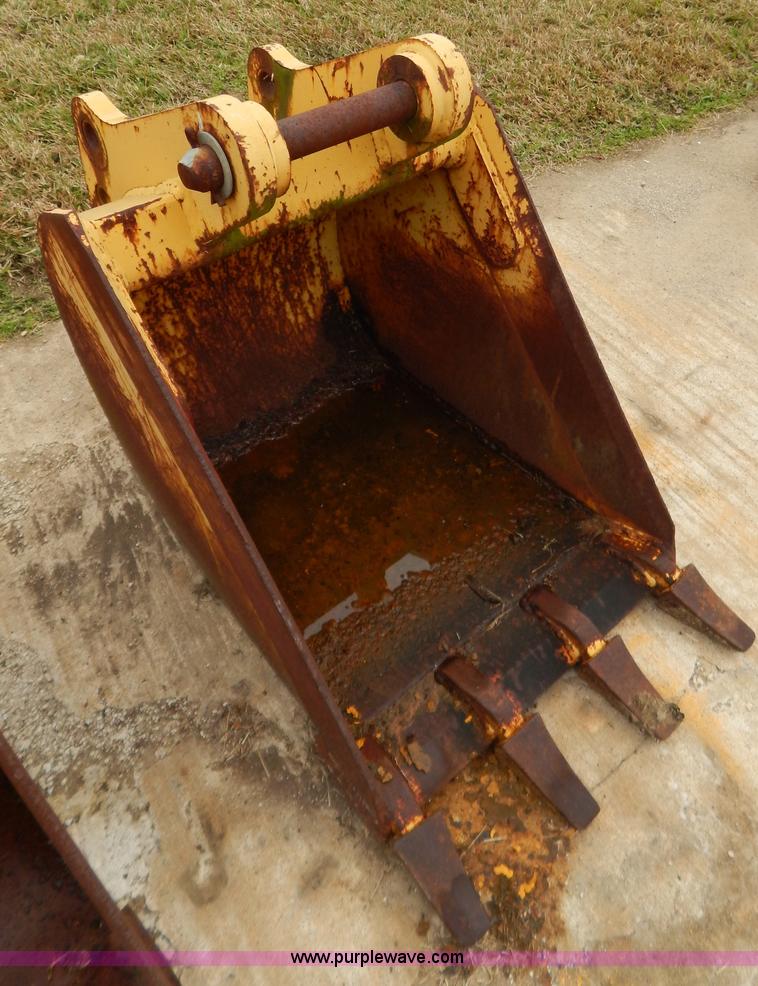 image for item H3959 Four tooth 25"W backhoe bucket
