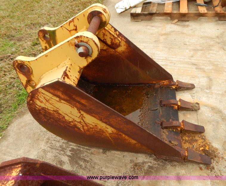 image for item H3959 Four tooth 25"W backhoe bucket