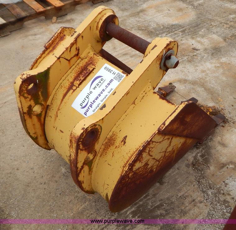 image for item H3959 Four tooth 25"W backhoe bucket