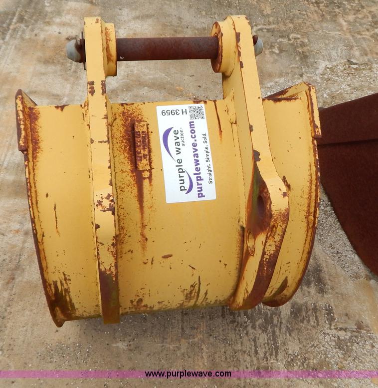 image for item H3959 Four tooth 25"W backhoe bucket