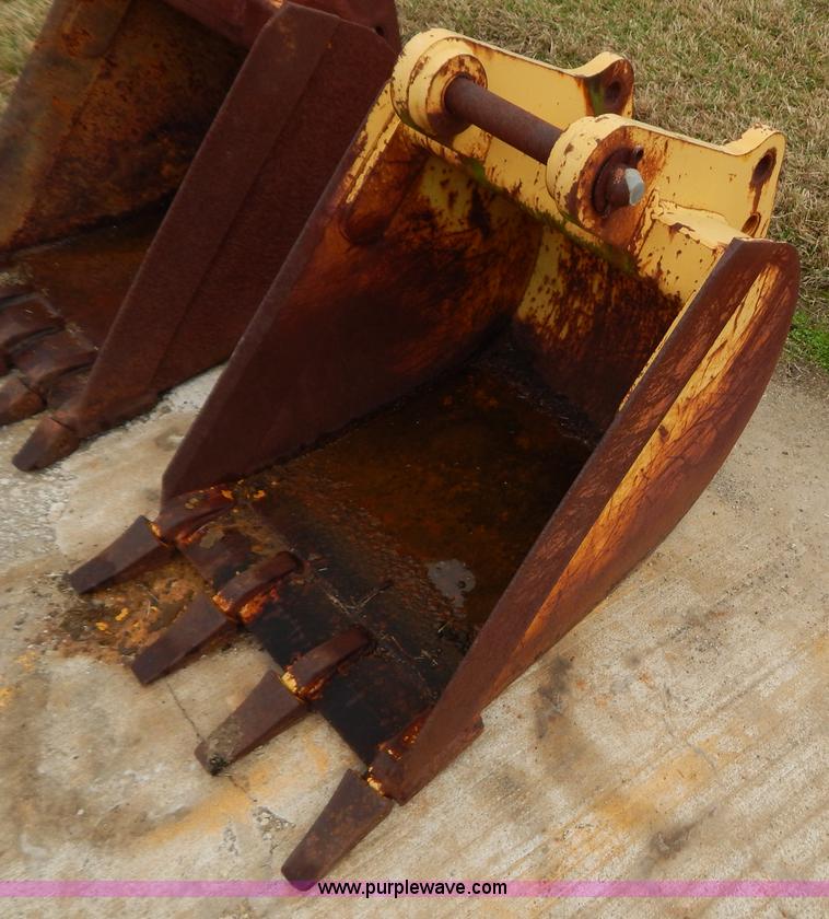 image for item H3959 Four tooth 25"W backhoe bucket