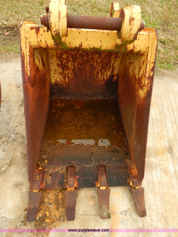 image for item H3959 Four tooth 25"W backhoe bucket