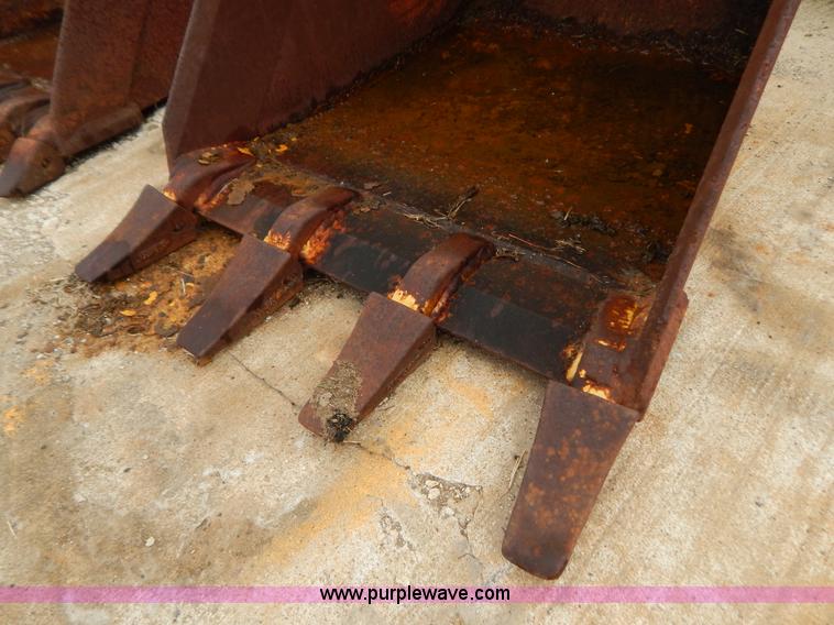 image for item H3959 Four tooth 25"W backhoe bucket