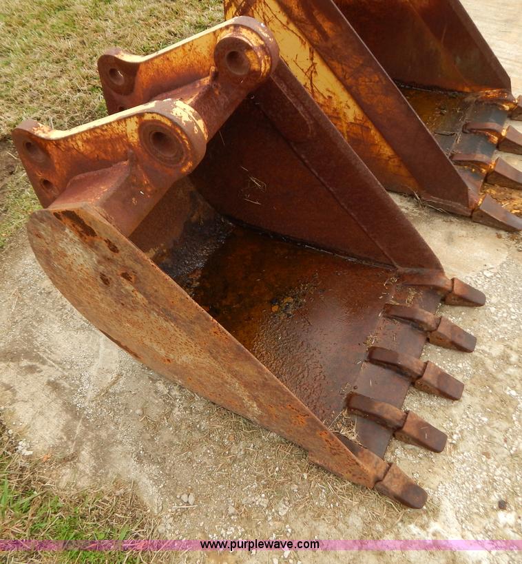 image for item H3960 Five tooth 24"W backhoe bucket