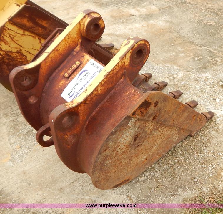 image for item H3960 Five tooth 24"W backhoe bucket