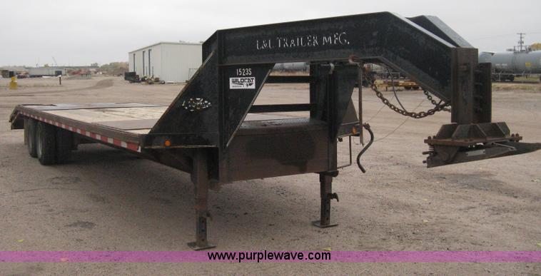 image for item H4401 2000 L&L gooseneck flatbed trailer