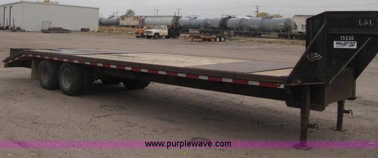 image for item H4401 2000 L&L gooseneck flatbed trailer