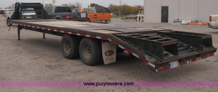 image for item H4401 2000 L&L gooseneck flatbed trailer
