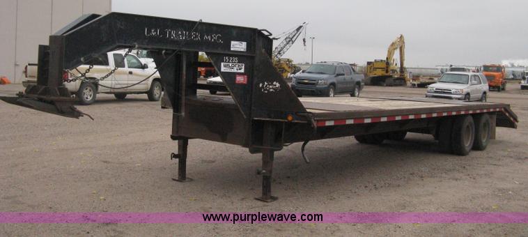 image for item H4401 2000 L&L gooseneck flatbed trailer