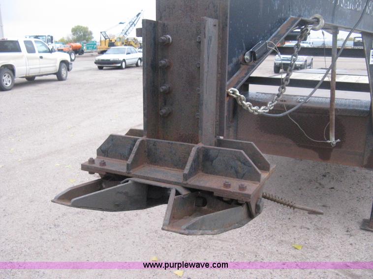 image for item H4401 2000 L&L gooseneck flatbed trailer