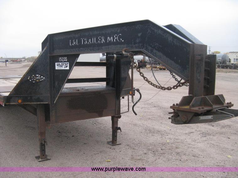 image for item H4401 2000 L&L gooseneck flatbed trailer