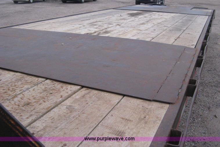 image for item H4401 2000 L&L gooseneck flatbed trailer