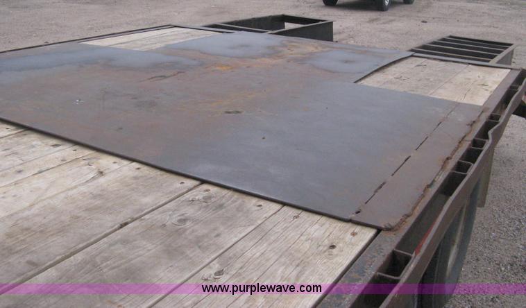 image for item H4401 2000 L&L gooseneck flatbed trailer