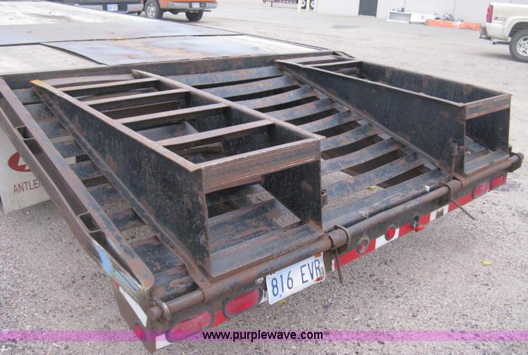 image for item H4401 2000 L&L gooseneck flatbed trailer