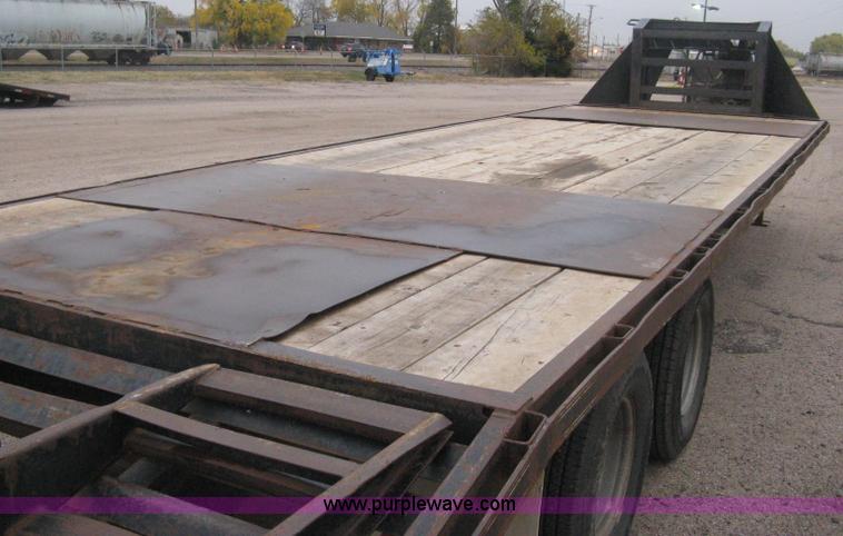 image for item H4401 2000 L&L gooseneck flatbed trailer
