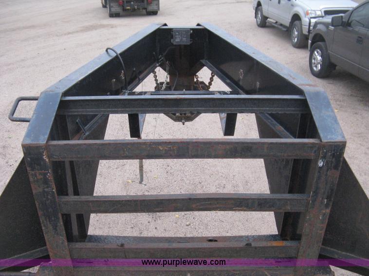 image for item H4401 2000 L&L gooseneck flatbed trailer