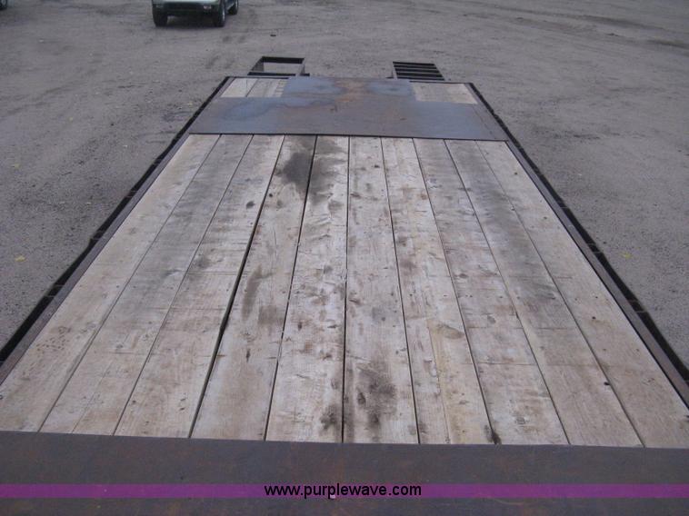 image for item H4401 2000 L&L gooseneck flatbed trailer